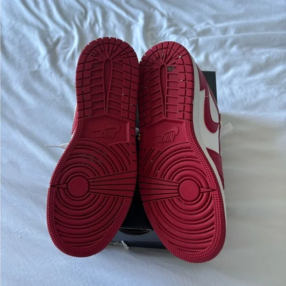 Jordan 1 Nike - Picture 3 of 3